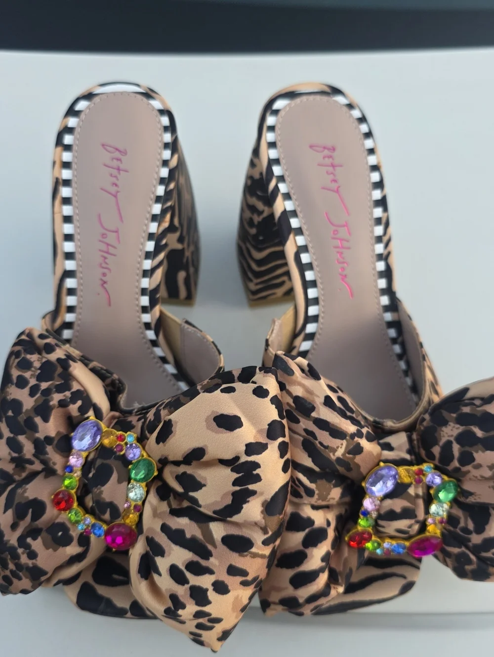 Betsey Johnson Leopard Print Block Heel Bow Mule Sandals Maximalist Glam Us 6